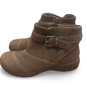 Clarks Collection Ankle Boot Carleigh Dalia Nubuck Leather Size 8.5